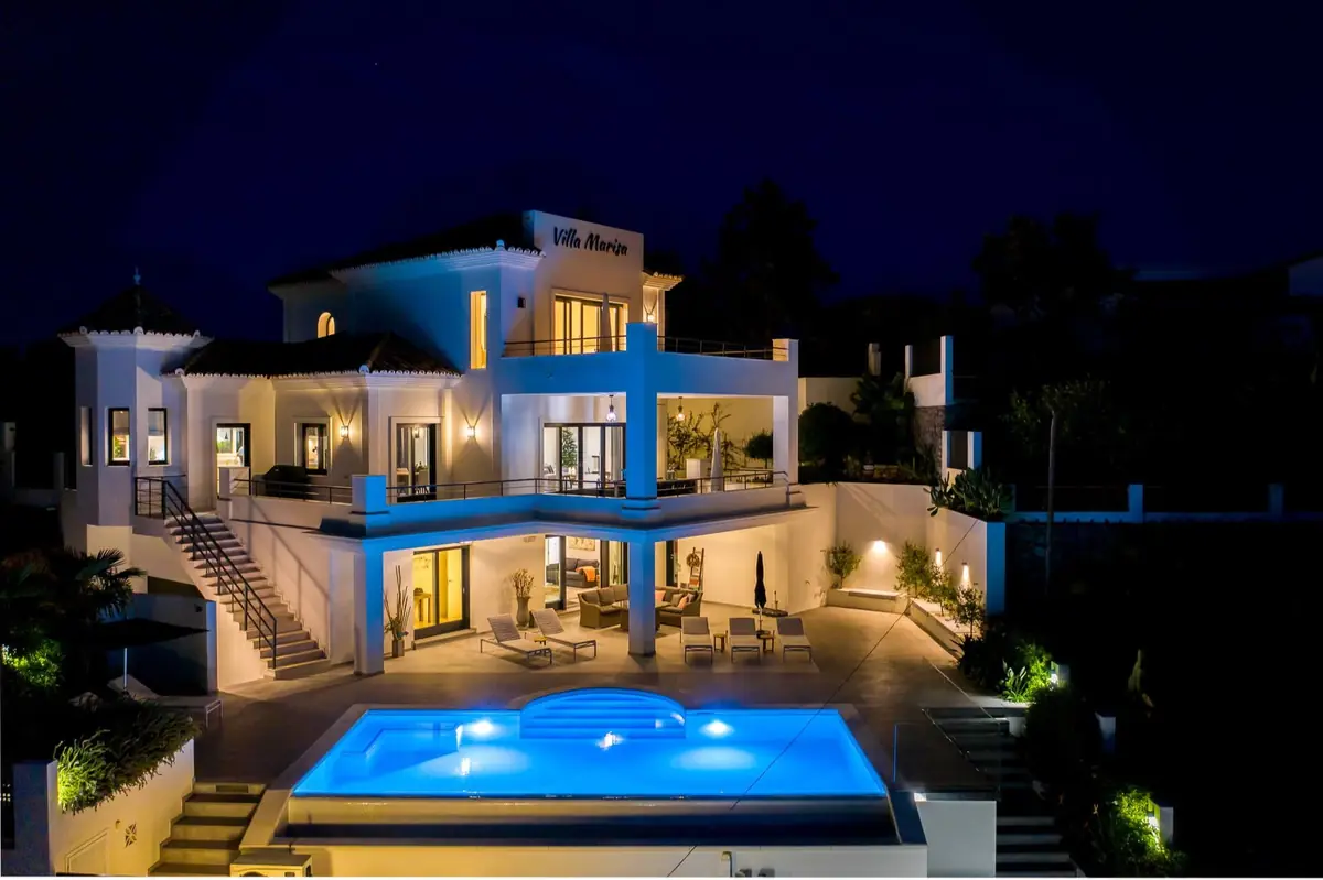 Image Caption and Link – La Maison Banus