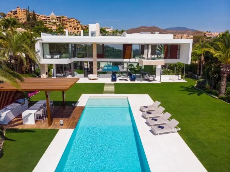 Image Caption and Link – La Maison Banus